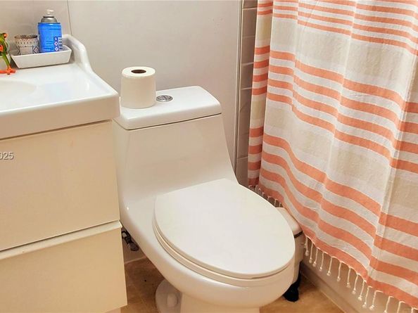 17890 W Dixie Hwy 515, North Miami Beach FL 33160