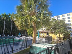 17890 W Dixie Hwy 515, North Miami Beach FL 33160