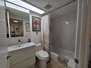 17890 W Dixie Hwy 515, North Miami Beach FL 33160