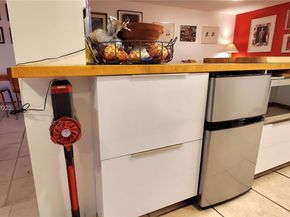 17890 W Dixie Hwy 515, North Miami Beach FL 33160