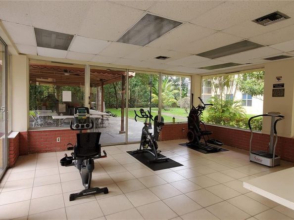 17890 W Dixie Hwy 515, North Miami Beach FL 33160