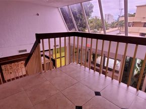 17890 W Dixie Hwy 515, North Miami Beach FL 33160