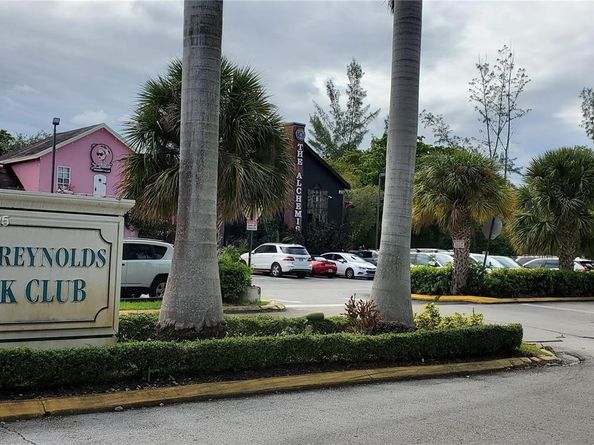 17890 W Dixie Hwy 515, North Miami Beach FL 33160