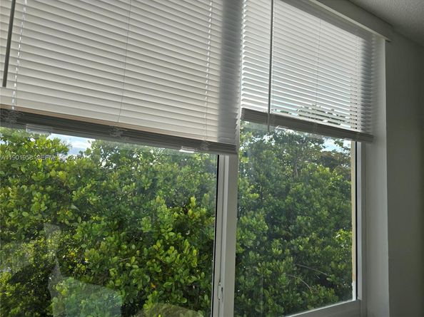 17890 W Dixie Hwy 515, North Miami Beach FL 33160