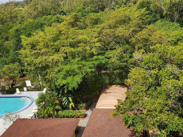 17890 W Dixie Hwy 515, North Miami Beach FL 33160