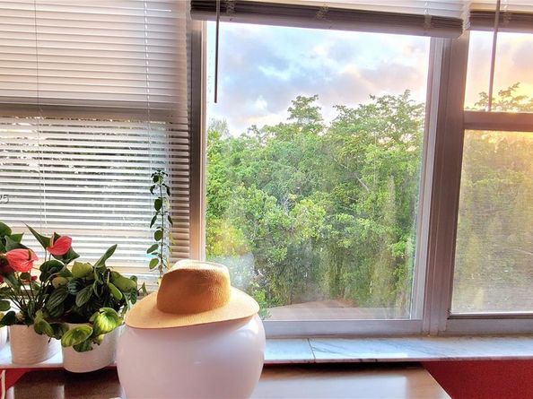 17890 W Dixie Hwy 515, North Miami Beach FL 33160