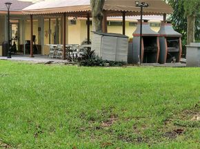 17890 W Dixie Hwy 515, North Miami Beach FL 33160