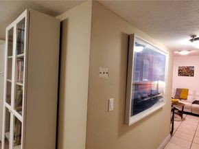 17890 W Dixie Hwy 515, North Miami Beach FL 33160