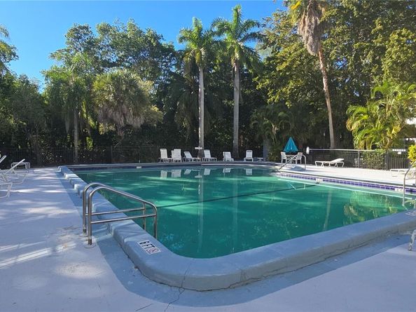 17890 W Dixie Hwy 515, North Miami Beach FL 33160