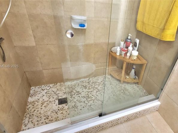 17890 W Dixie Hwy 515, North Miami Beach FL 33160