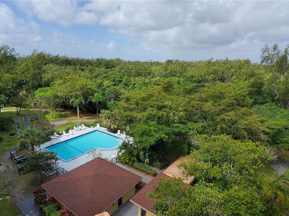 17890 W Dixie Hwy 515, North Miami Beach FL 33160