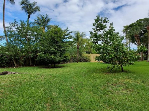 17890 W Dixie Hwy 515, North Miami Beach FL 33160