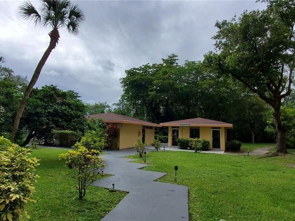 17890 W Dixie Hwy 515, North Miami Beach FL 33160