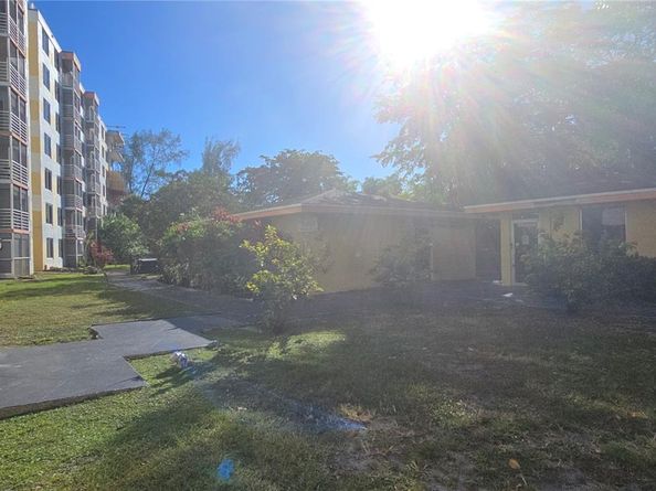 17890 W Dixie Hwy 515, North Miami Beach FL 33160