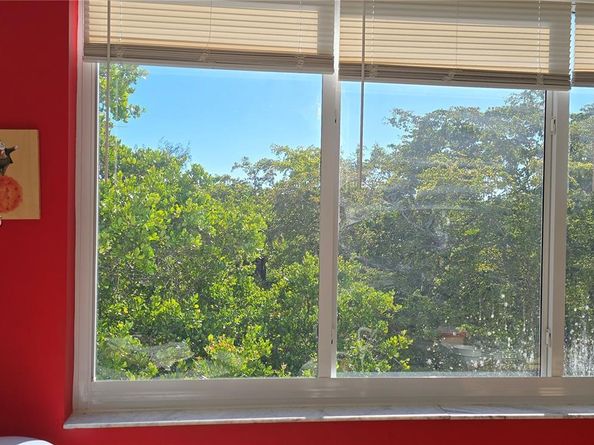 17890 W Dixie Hwy 515, North Miami Beach FL 33160