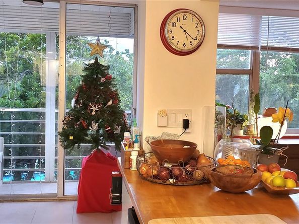 17890 W Dixie Hwy 515, North Miami Beach FL 33160