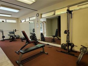 17890 W Dixie Hwy 515, North Miami Beach FL 33160