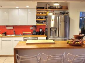 17890 W Dixie Hwy 515, North Miami Beach FL 33160