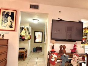 17890 W Dixie Hwy 515, North Miami Beach FL 33160