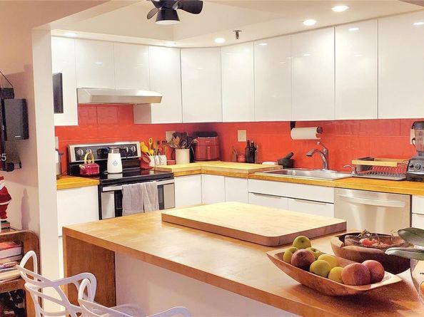 17890 W Dixie Hwy 515, North Miami Beach FL 33160