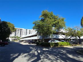 17890 W Dixie Hwy 515, North Miami Beach FL 33160