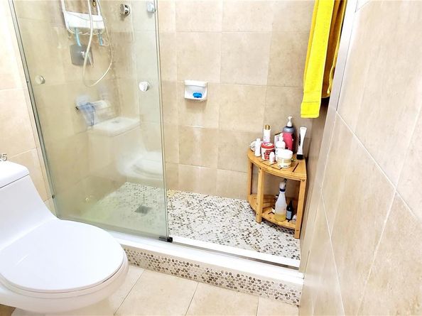 17890 W Dixie Hwy 515, North Miami Beach FL 33160