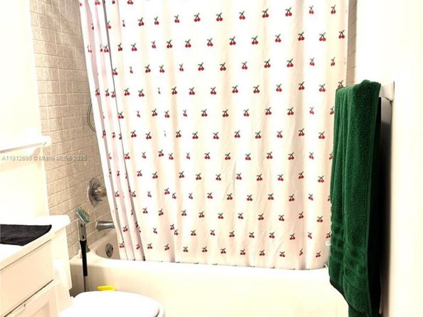 4160 Inverrary Dr 204, Lauderhill FL 33319