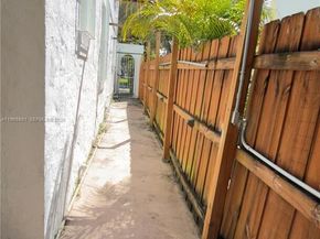 1545 NW 8th Ter, Miami FL 33125