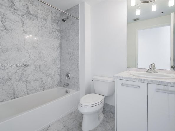 253 NE 2nd St 3902, Miami FL 33132