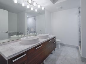 253 NE 2nd St 3902, Miami FL 33132