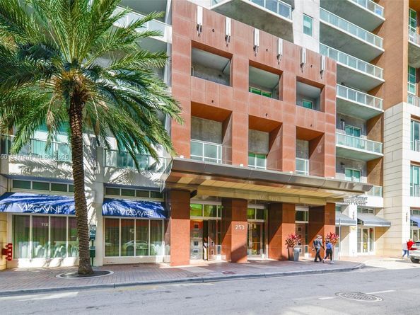253 NE 2nd St 3902, Miami FL 33132