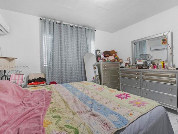 1131 SW 7th St, Miami FL 33130