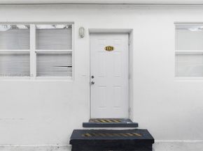 1131 SW 7th St, Miami FL 33130