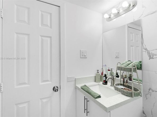 1131 SW 7th St, Miami FL 33130