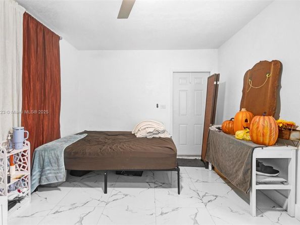 1131 SW 7th St, Miami FL 33130