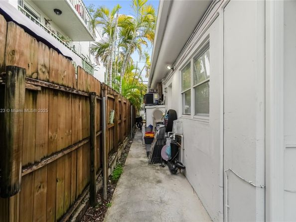 1131 SW 7th St, Miami FL 33130