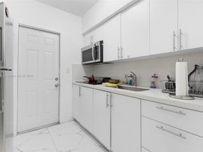 1131 SW 7th St, Miami FL 33130