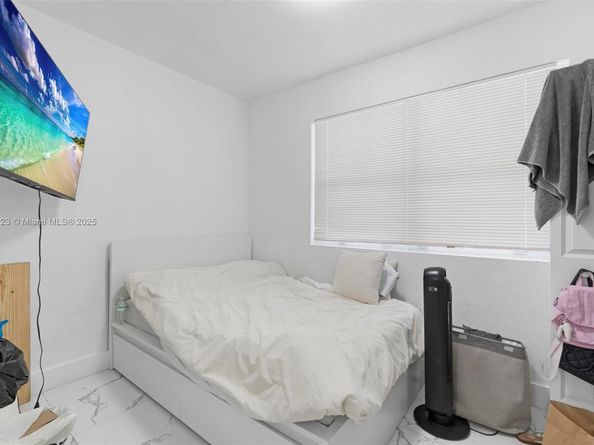 1131 SW 7th St, Miami FL 33130