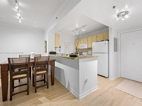 2665 SW 37th Ave 202, Miami FL 33133