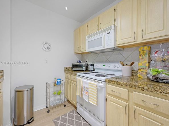 2665 SW 37th Ave 202, Miami FL 33133
