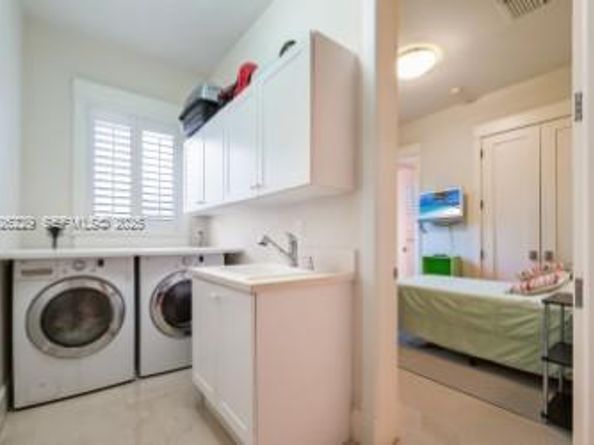 7821 SW 54th Ct, Miami FL 33143