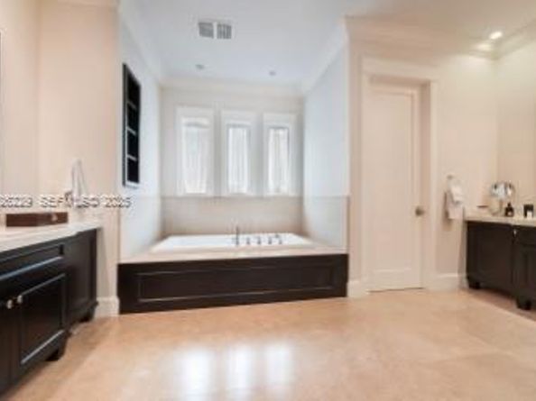 7821 SW 54th Ct, Miami FL 33143