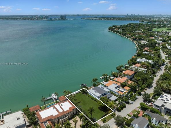 5226 N Bay Rd, Miami Beach FL 33140