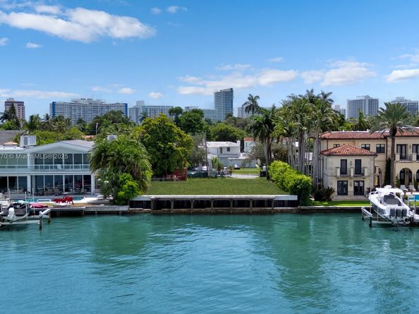 5226 N Bay Rd, Miami Beach FL 33140