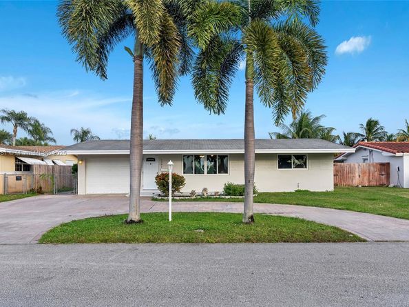 1301 NW 87th Way, Pembroke Pines FL 33024