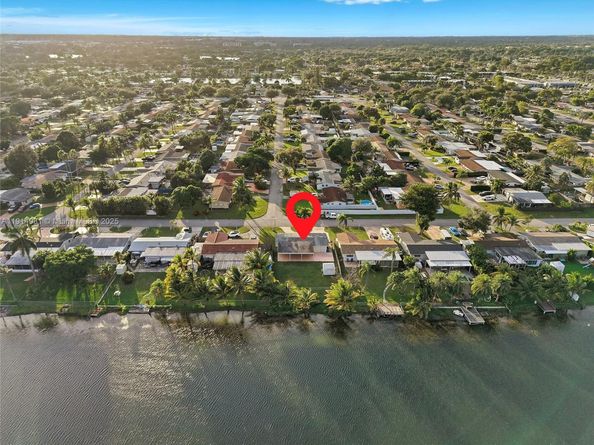 1301 NW 87th Way, Pembroke Pines FL 33024