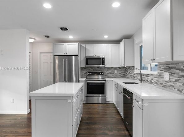 1301 NW 87th Way, Pembroke Pines FL 33024