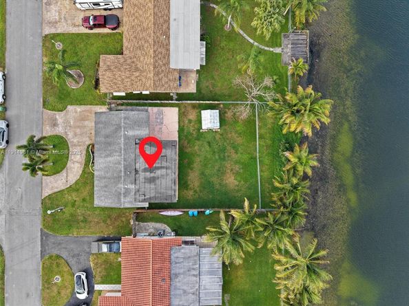 1301 NW 87th Way, Pembroke Pines FL 33024