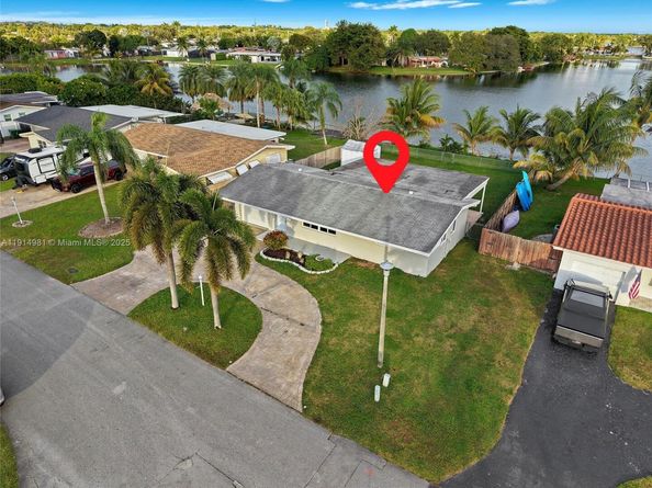 1301 NW 87th Way, Pembroke Pines FL 33024