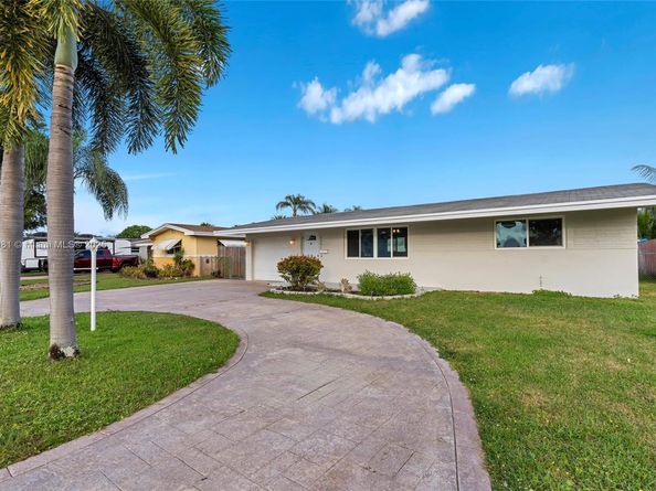 1301 NW 87th Way, Pembroke Pines FL 33024